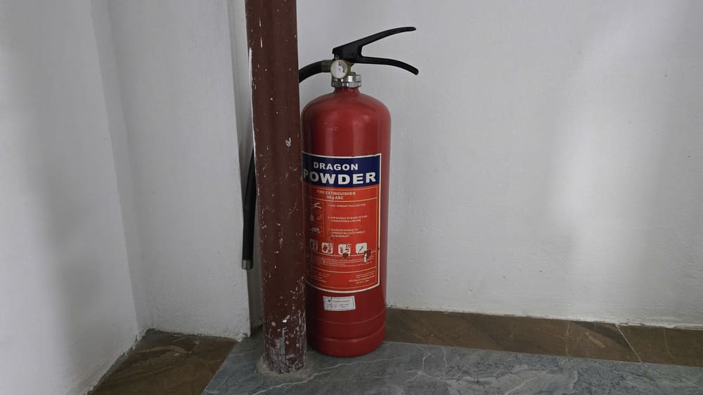 Fire extinguishers are essential items to ensure family safety. Photo: Tuan Dat