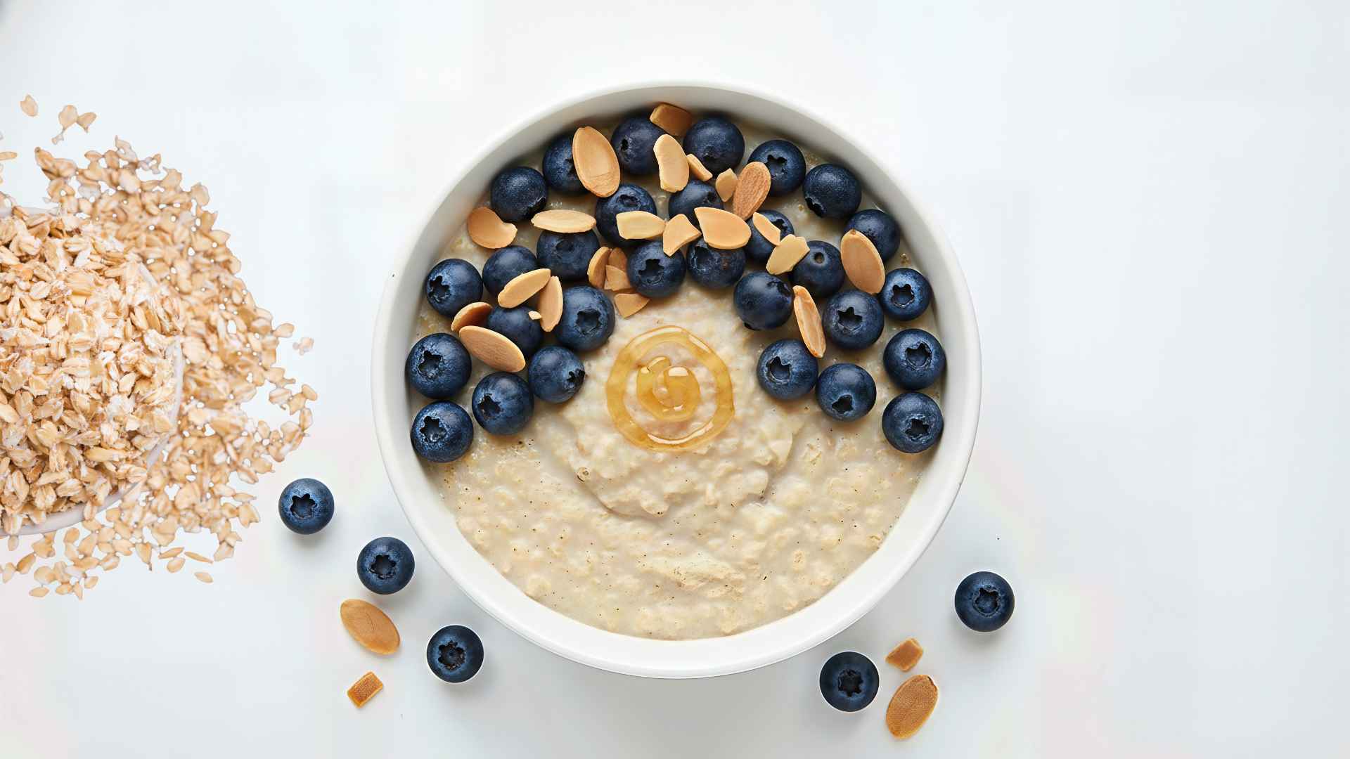 Oatmeal porridge is a healthy porridge that helps eliminate uric acid. Graphic photo: Huong Son