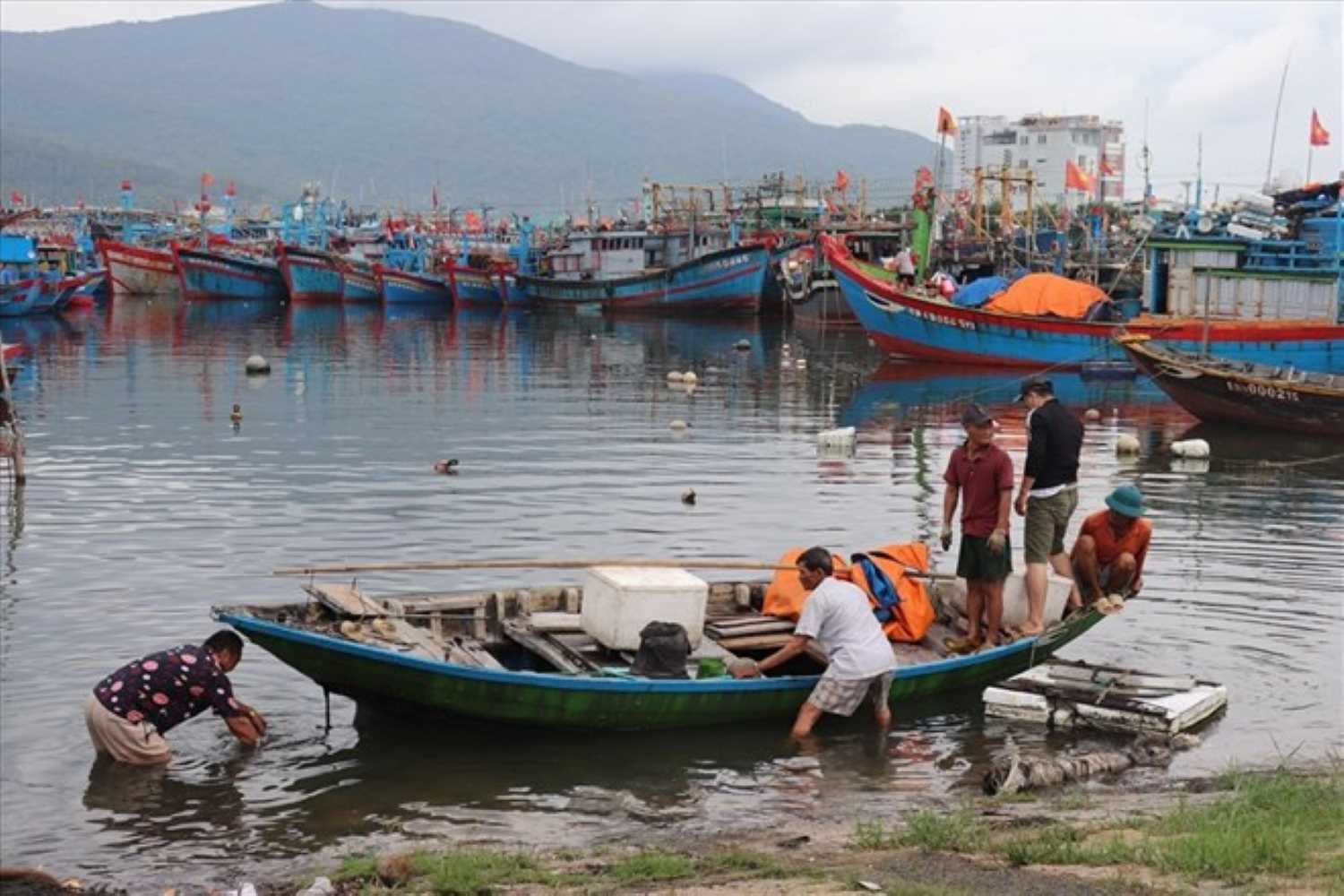 Da Nang warns of bad weather at sea due to the influence of monsoon. Photo: Tuong Minh