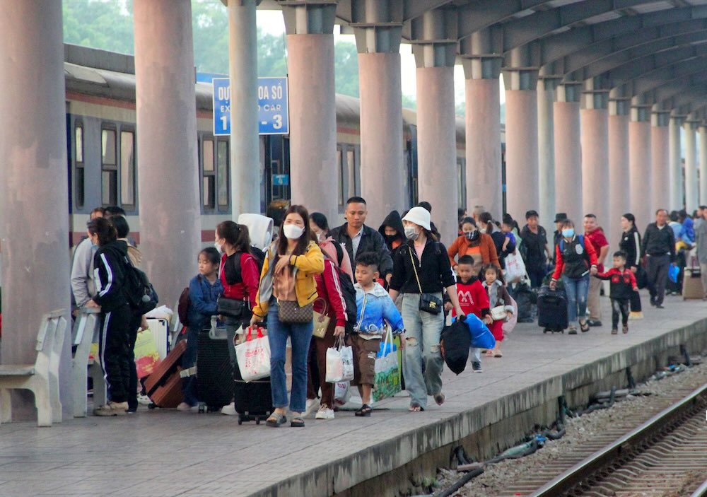 Người dân đổ về quê ăn Tết dự kiến tăng mạnh trong những ngày tới. Ảnh: Q. An