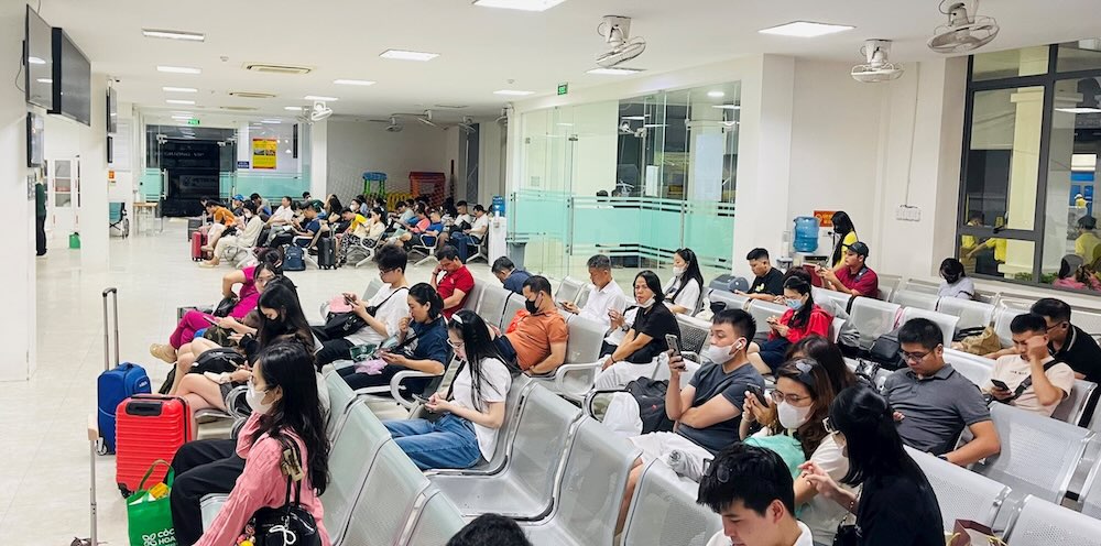 Không khí chờ xe tại Bến xe phía Đông Nghệ An. Ảnh: Q. An