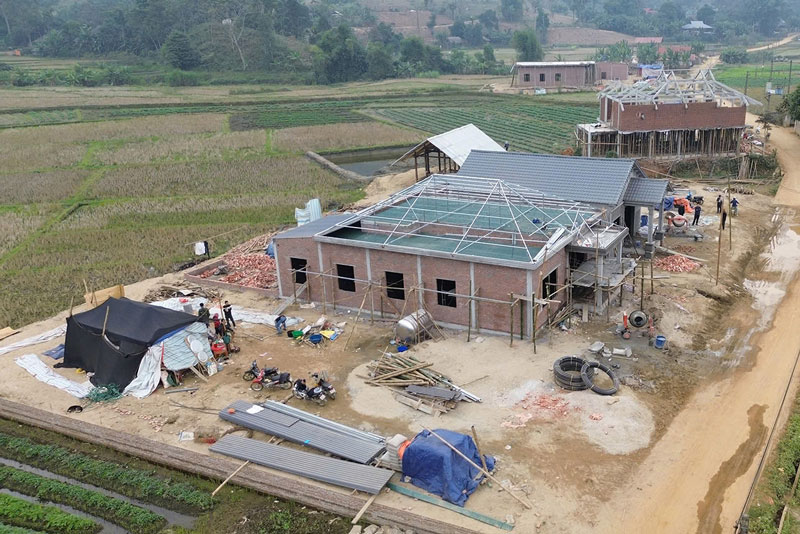 Tại Làng Chút (xã Văn Bàn, tỉnh Lào Cai), ngôi nhà mới của người dân đang dần hoàn thiện. Ảnh: Mạnh Dũng 