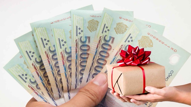 People with meritorious services and the elderly receive 5 million VND/gift for Tet