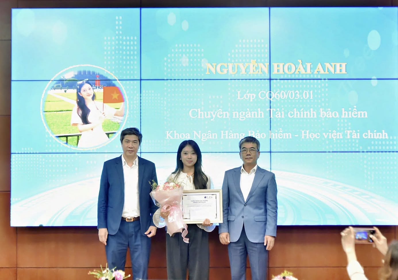 Nguyễn Hoài Anh, sinh viên lớp CQ60.03.01, chuyên ngành Tài chính Bảo hiểm, Khoa Ngân hàng - Bảo hiểm, Học viện Tài chính vừa giành giải Nhất, giải thưởng IAV - OLIS giành cho sinh viên xuất sắc về bảo hiểm nhân thọ năm 2025. Ảnh: BTC