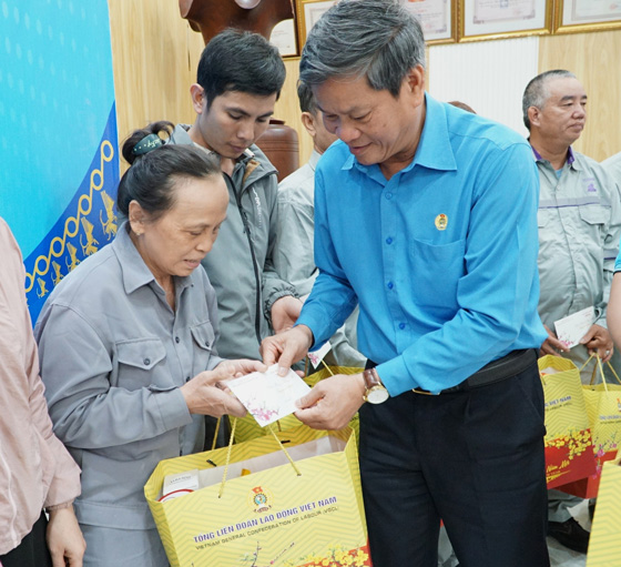 Công đoàn đồng hành, chăm lo cho người lao động để thực hiện thắng lợi các nhiệm vụ. Ảnh: Thanh Tuấn 