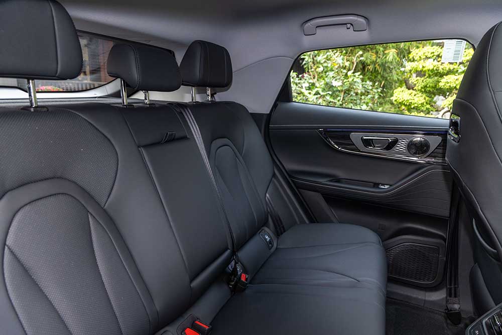 Cận cảnh nội thất xe. Ảnh: O&J