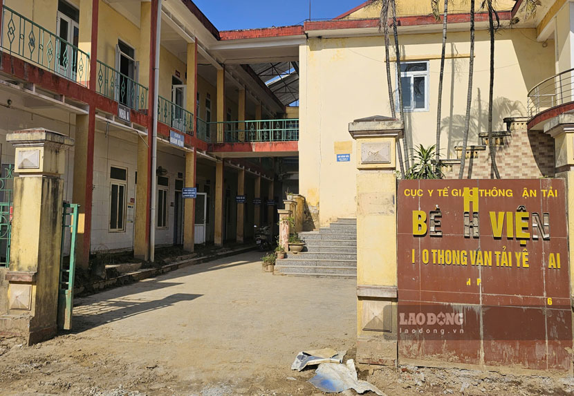 Cơ sở vật chất Bệnh viện Giao thông Vận tải Yên Bái đã xuống cấp, không còn khả năng duy trì hoạt động. Ảnh: Bảo Nguyên 