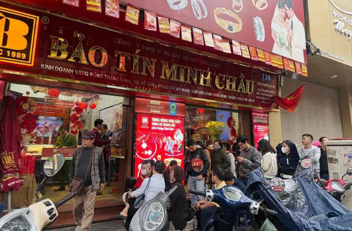 Vàng nhẫn vẫn là sản phẩm được nhiều người ưa chuộng, săn mua thời điểm này. Ảnh: Phương Anh 