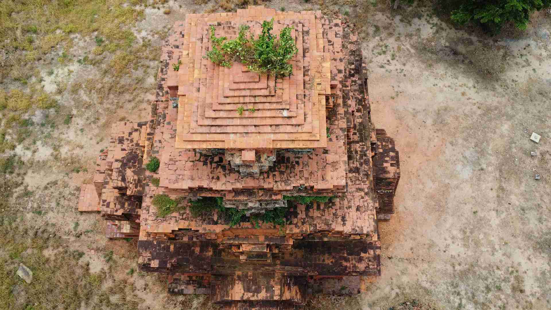 Các nhà khoa học đến nay đã phát hiện hơn 400 hiện vật tại khu di tích. Ảnh: Hữu Long