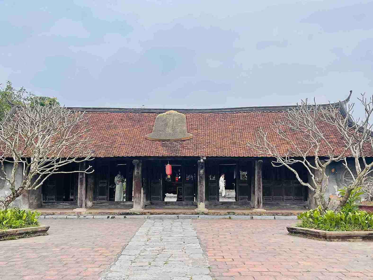 Nét đẹp cổ kính bên trong chùa Chuông. Ảnh: Mai Hương