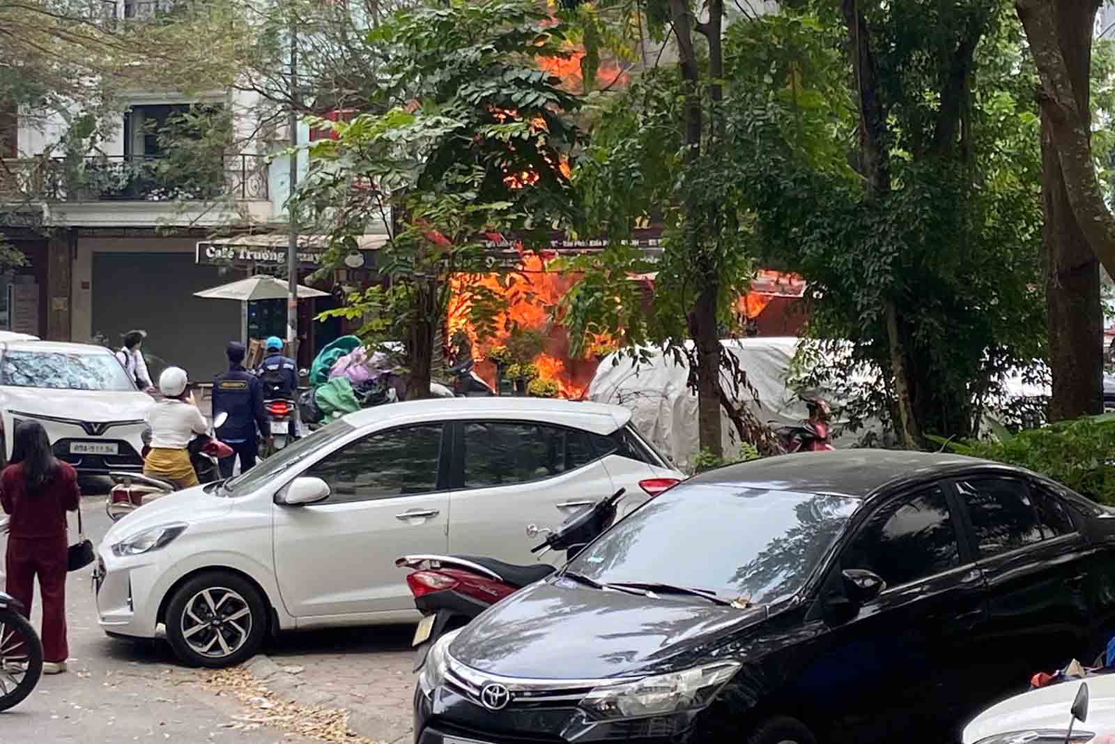 Hiện trường vụ cháy trong khu biết thự 