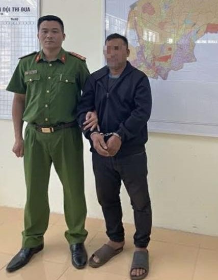 Đối tượng tạt xăng đốt vợ và cháu vợ bị bắt giữ. Ảnh: Công an Quảng Ngãi