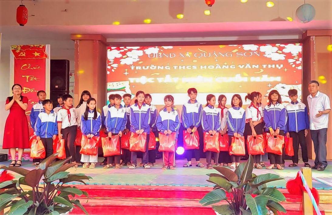 Học sinh khó khăn Trường THCS