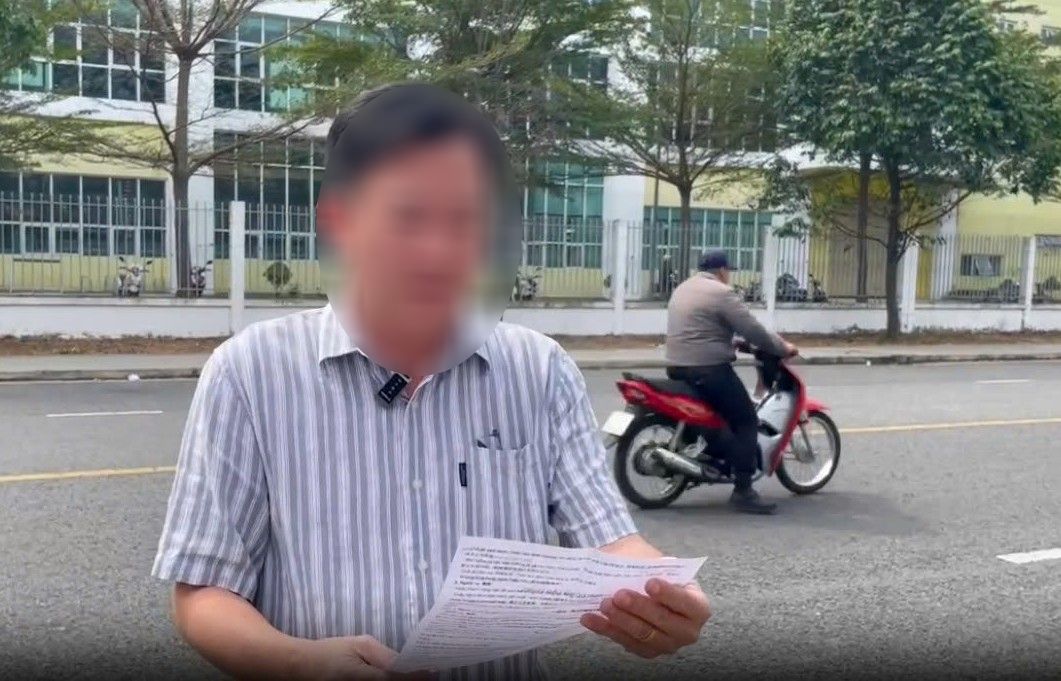 Công nhân phản ánh vụ việc. Ảnh: Đình Trọng