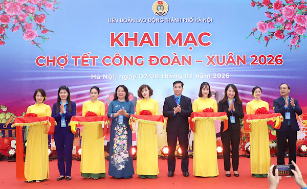 Trade Union Tet Market opened by the Hanoi City Labor Federation on the 7th. 2. Photo: Ngoc Anh