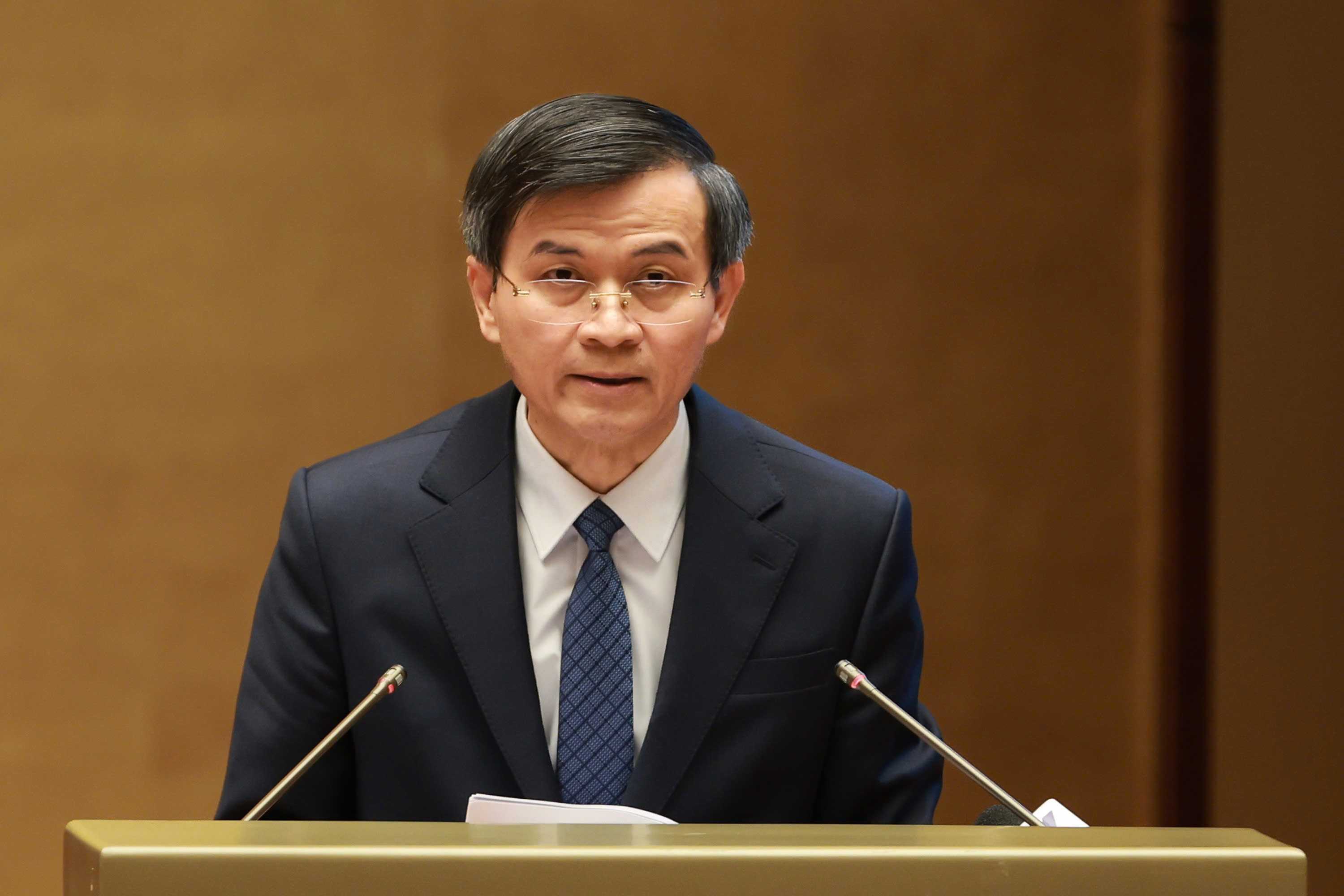 Politburo Member, Director of the Ho Chi Minh National Academy of Politics Doan Minh Huan talks about the Outline summarizing 100 years of the Party leading the Vietnamese revolution (1930-2030). Photo: Hai Nguyen