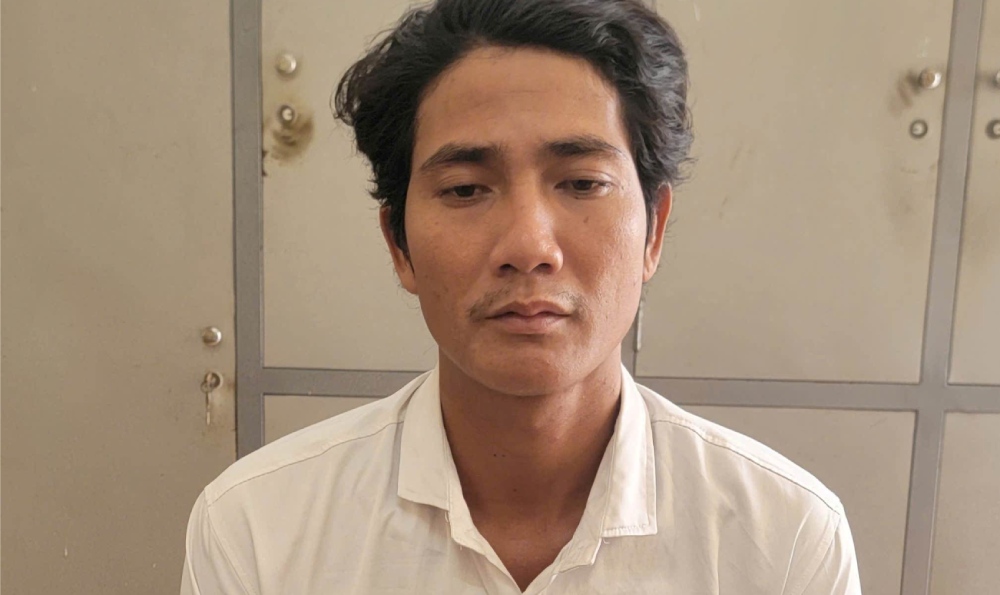 警察は、ホンダットコミューン地域に潜伏していたソン・チュオンを逮捕しました。写真:CACC