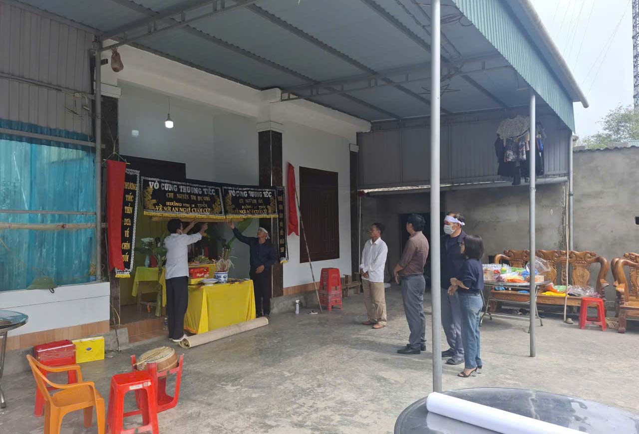 Through the painful incident of 3 deaths in Hong Loc commune, doctors advise people not to heat with charcoal in closed rooms due to the risk of CO poisoning. Photo: Tran Tuan