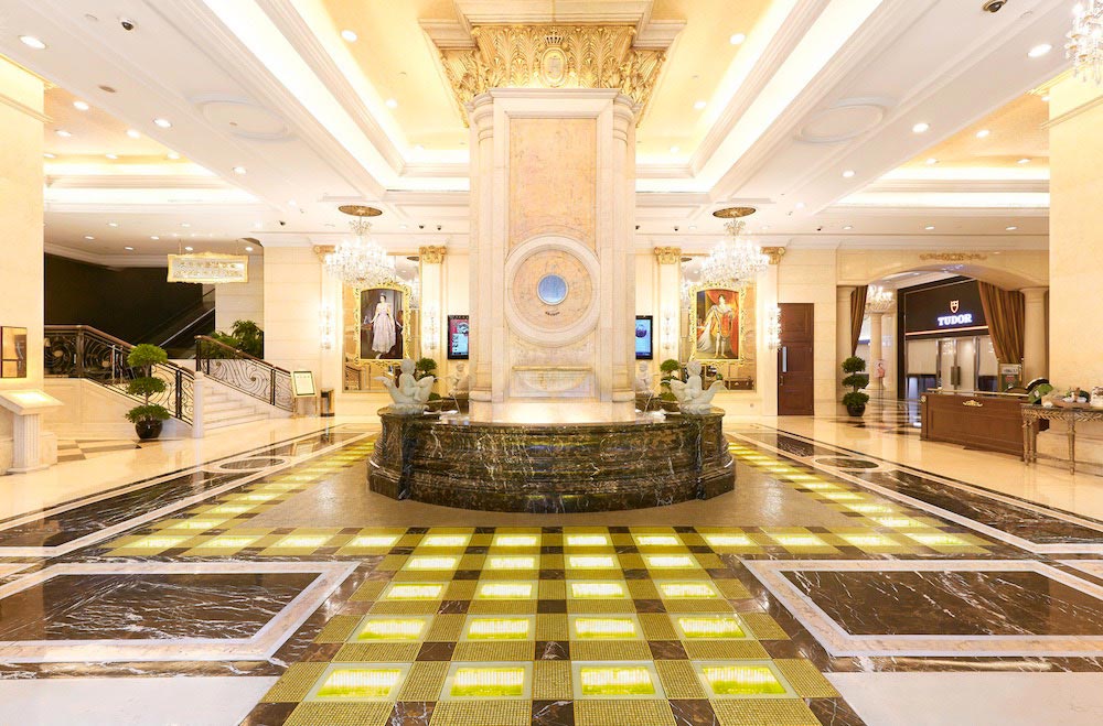 The hotel lobby was once decorated with floor tiles made of gold bars - details that are considered no longer suitable for the current design and generate profits in the context of rising gold prices. Photo: Grand Emperor Hotel