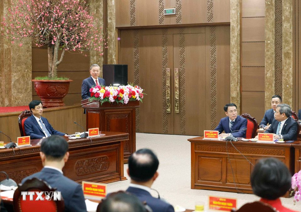 Tổng Bí thư Tô Lâm chúc Tết Đảng bộ, chính quyền và Nhân dân Thủ đô Hà Nội. Ảnh: TTXVN