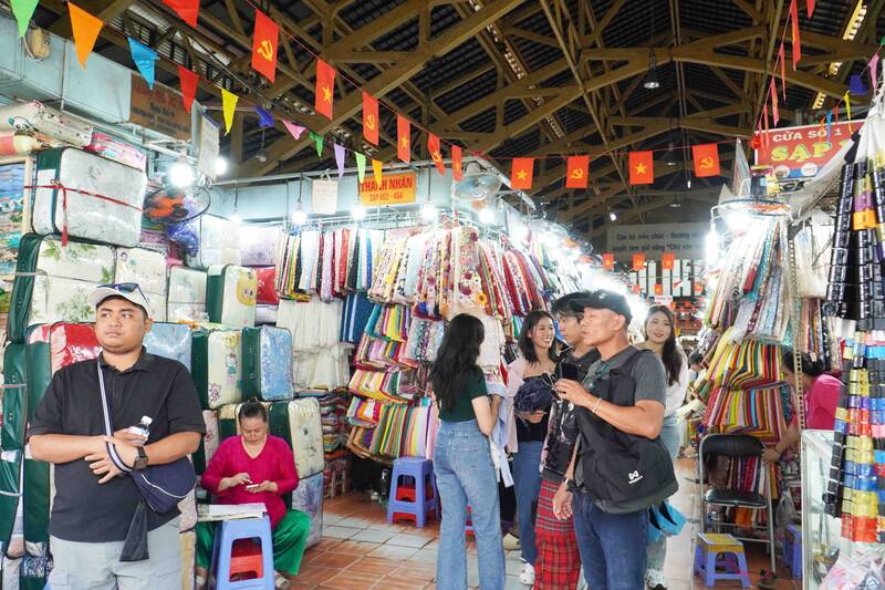 Traditional market in Ho Chi Minh City bustling with customers. Photo: Ngoc Le