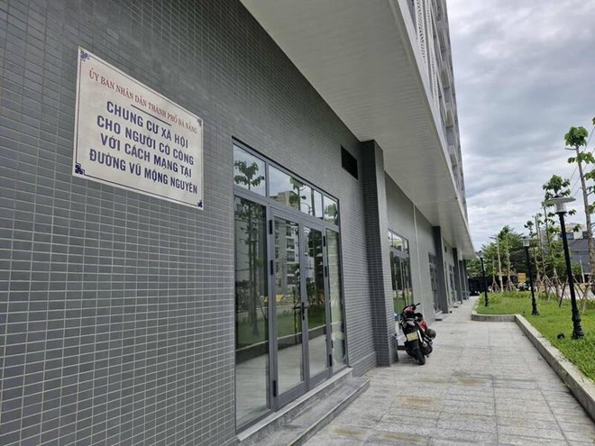 Da Nang Department of Construction announces 16 applications for social housing for people with meritorious services in Da Nang that have not met requirements. Photo: Nguyen Linh