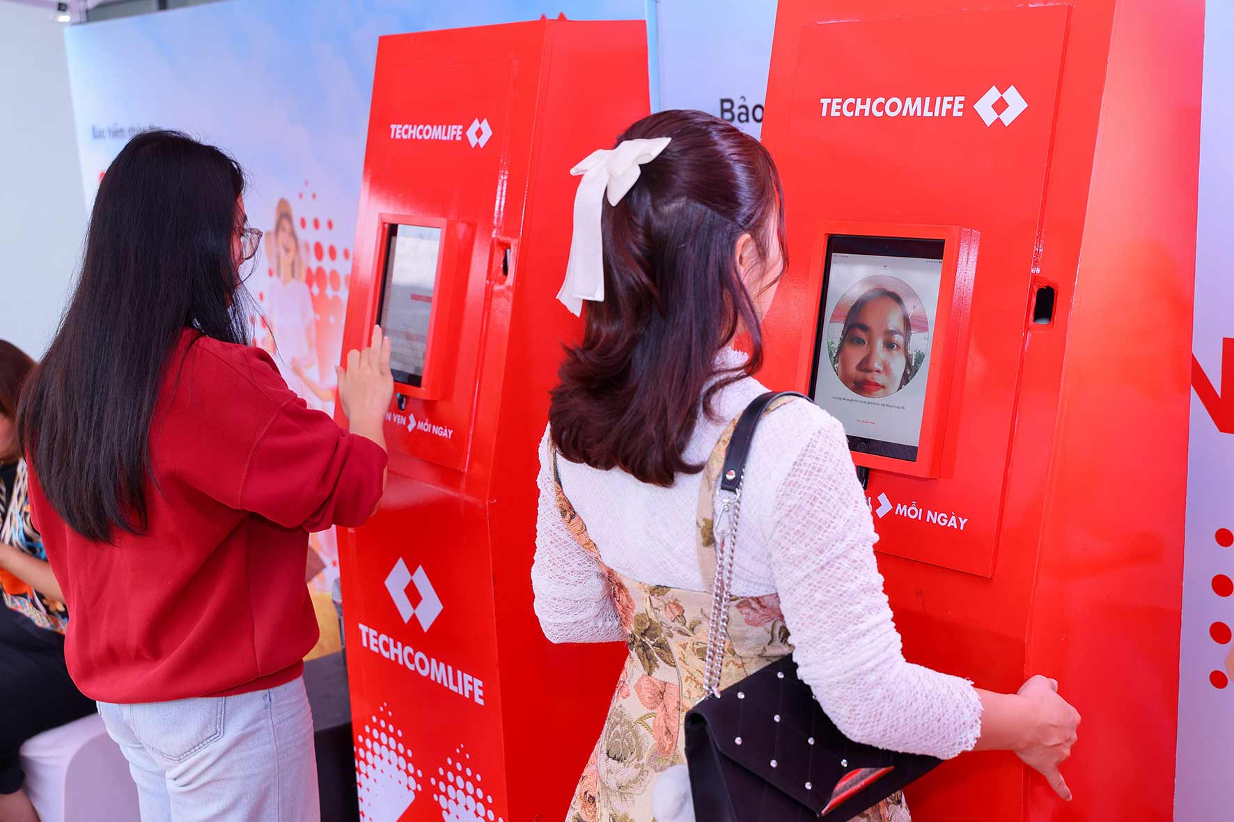 Khách hàng tham gia trải nghiệm tại sự kiện “Hành trình sống trọn vẹn mỗi ngày“. Ảnh: Techcom Life