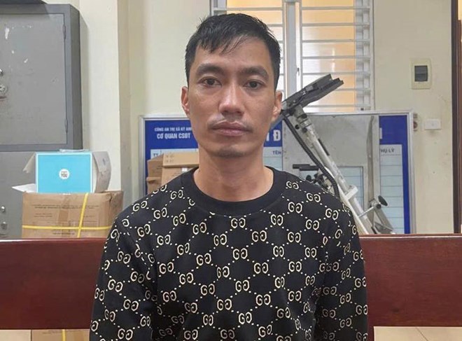 Khởi tố đối tượng dùng kéo đâm cha ruột bị thương