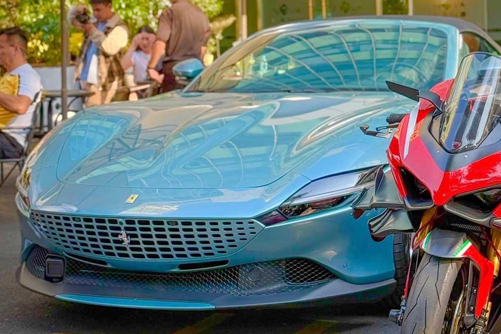 The second Ferrari Roma Spider convertible in Vietnam with jade green exterior, a rare 4-seater design in the supercar segment. Photo: Xuan Phuoc