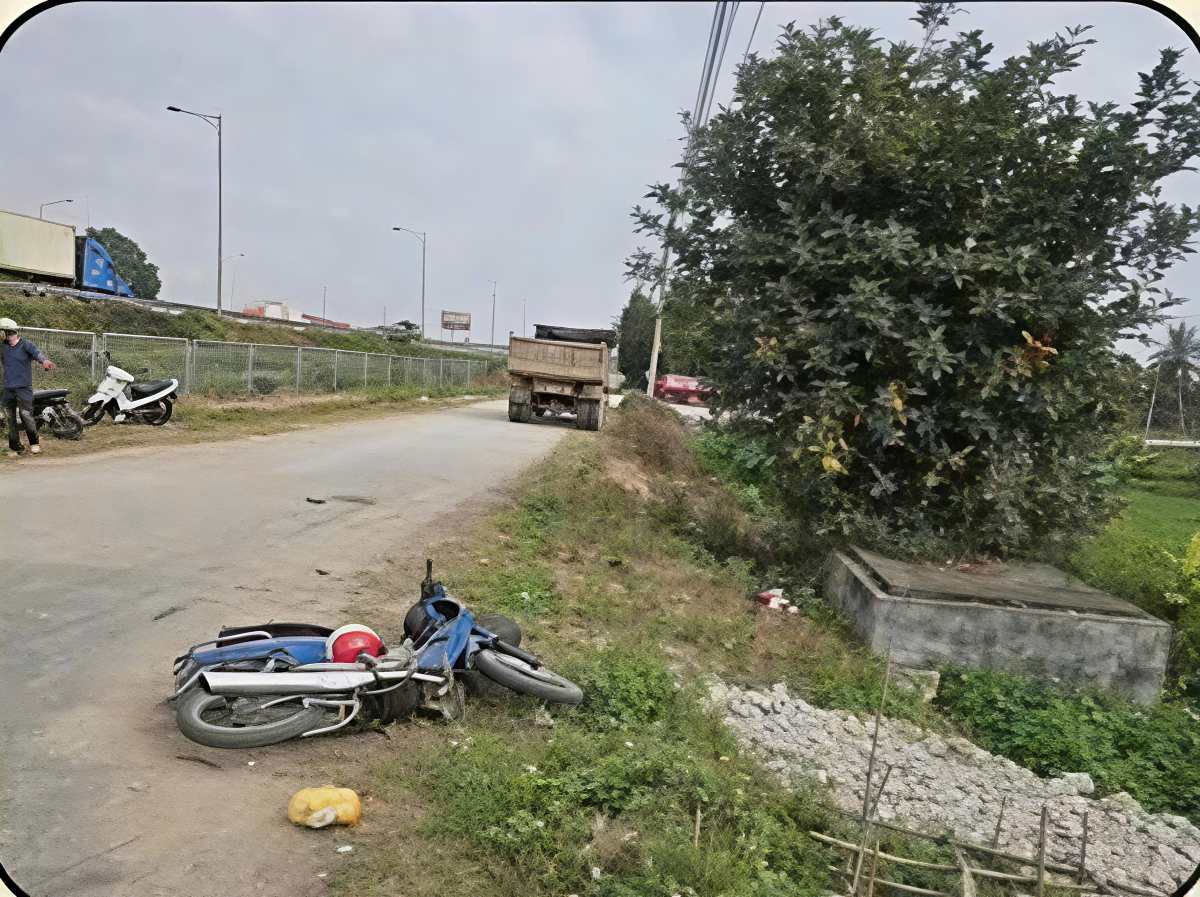 Scene of the accident that left 2 mothers and children injured and killed. Photo: Hai Phong Traffic Safety Board