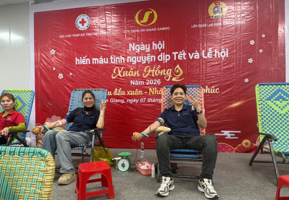 Hiến máu tình nguyện là hoạt động được Công đoàn cơ sở Công ty duy trì thường xuyên. Ảnh: Cẩm Tú