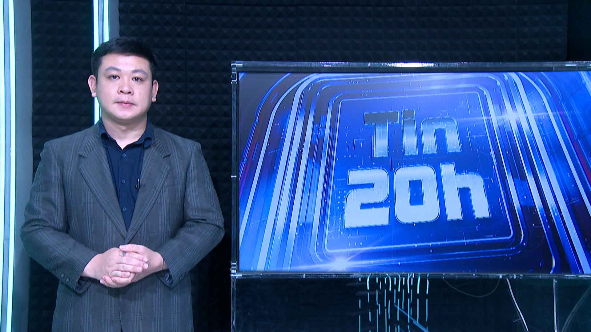 8 PM News: Returning home before Tet encounters traffic jam, many passengers miss trains