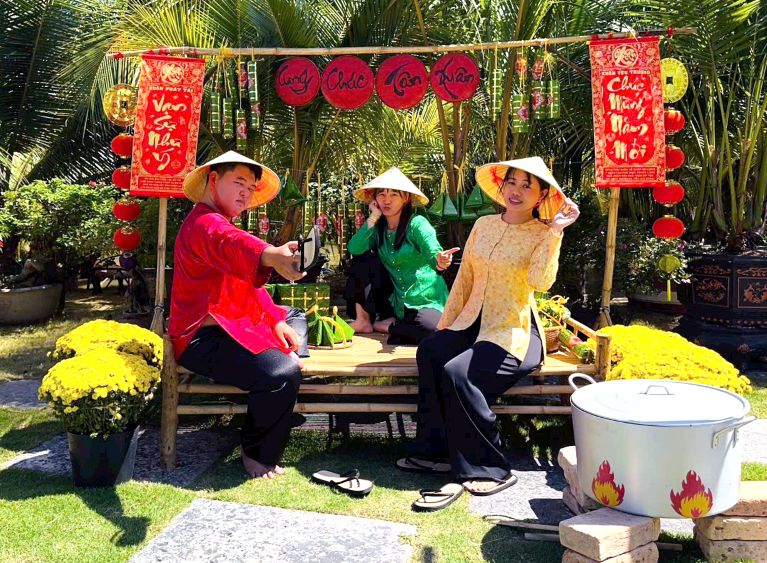 Góc check-in Tết cổ truyền. Ảnh: Kim Yến