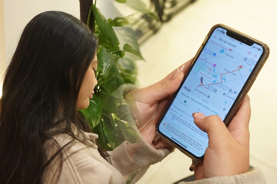 Near Tet, buyers anxiously wait because online orders are delivered late