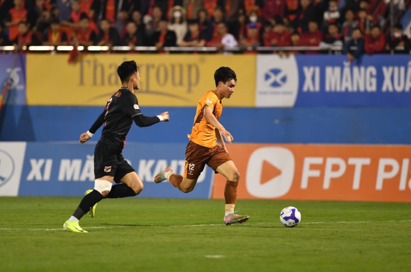 Hoang Anh Gia Lai rises on the V.League standings. Photo: Minh Dan