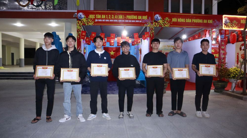 Chương trình “Đêm hội tòng quân” năm 2026 tại phường An Khê để lại nhiều dấu ấn xúc động. Ảnh: Quang Cường