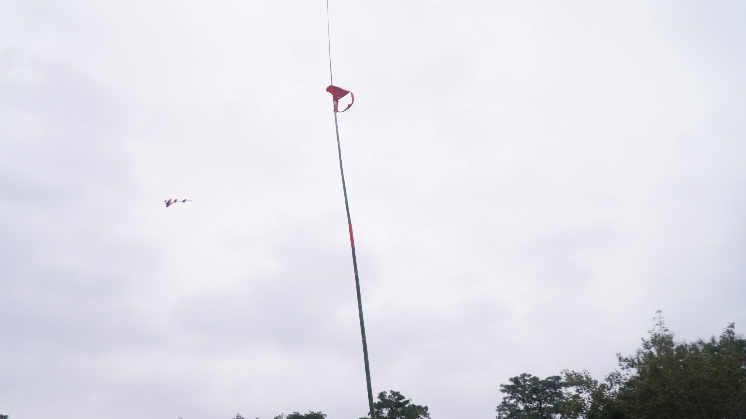 Cột trò chơi ném còn tại chương trình Happy Tết 2026. Ảnh: Minh Vũ 