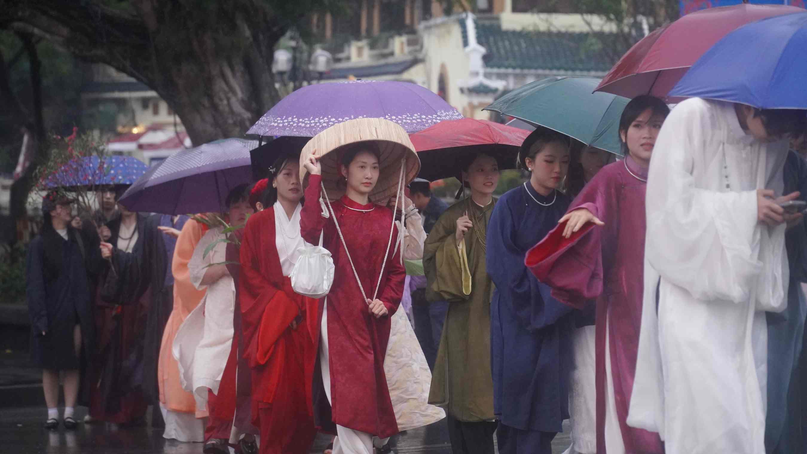 Bach Hoa Bo Hanh and the moment of old Tet reviving in the heart of the Capital.