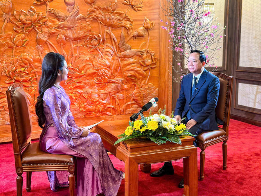 Chương trình cũng có cuộc phỏng vấn với ông Trịnh Văn Quyết - Ủy viên Bộ Chính trị, Bí thư Trung ương Đảng, Trưởng ban Tuyên giáo và Dân vận Trung ương