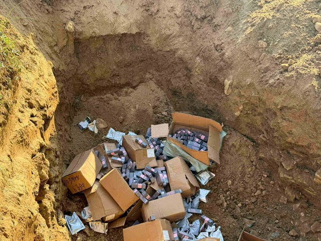 Tiêu hủy hàng nghìn mỹ phẩm, thực phẩm không rõ nguồn gốc ở Đắk Lắk