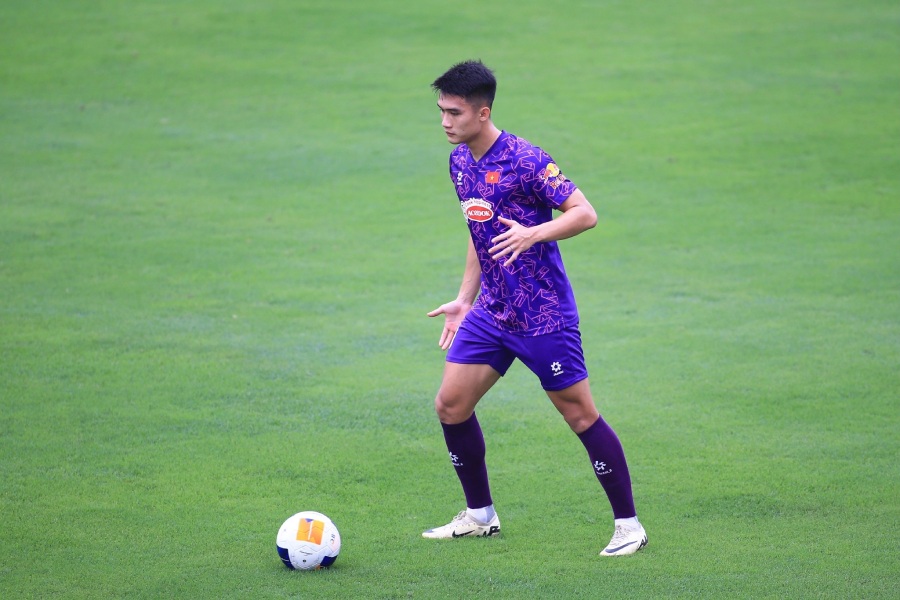 Tiền đạo Võ Nguyên Hoàng sở hữu thể hình ấn tượng cùng bộ kỹ năng toàn diện. Ảnh: Minh Thư