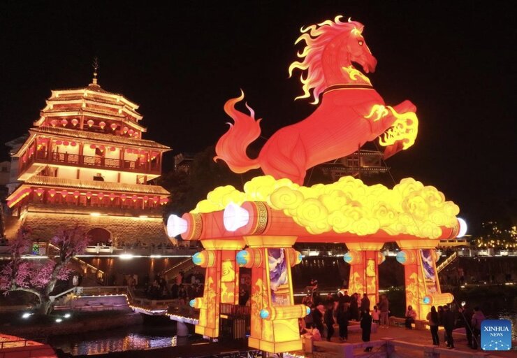 Năm nay, người tuổi Tý cần cẩn trọng trong giao tiếp để tránh hiểu lầm. Ảnh: Xinhua 