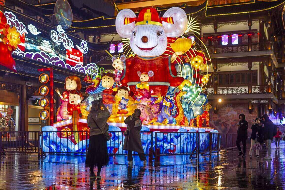 It is predicted that people born in the year of the Rat are prone to fluctuations and changes in the year of Binh Ngo 2026. Photo: Xinhua
