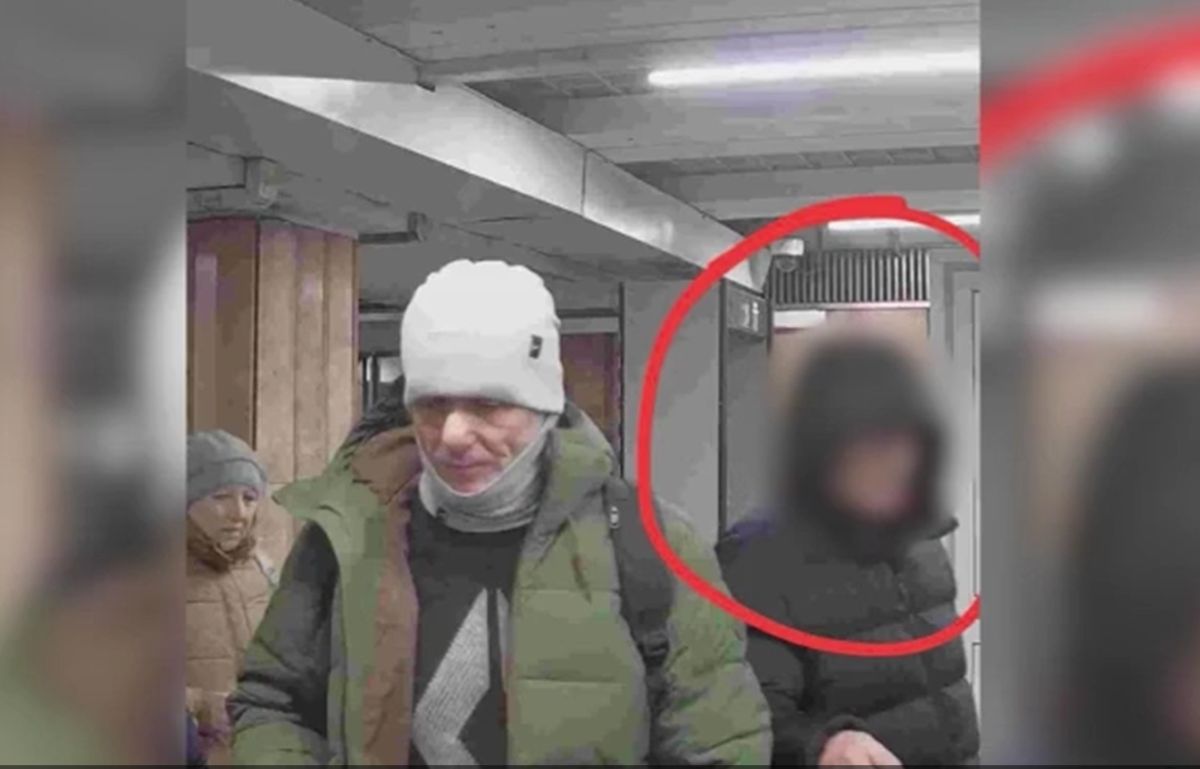 Suspect shooting Russian Lieutenant General Vladimir Alekseyev (red circle). Photo cut from FSB video