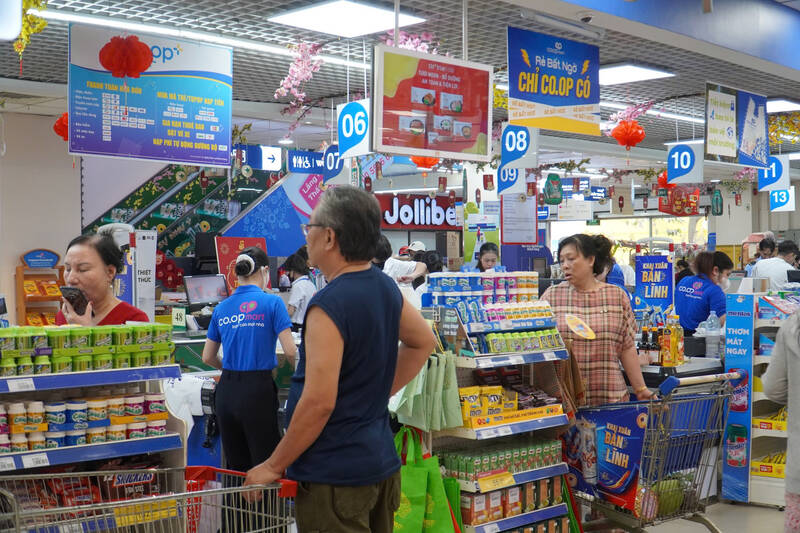 Sức mua tại các siêu thị ở TPHCM tăng cao. Ảnh: Ngọc Lê