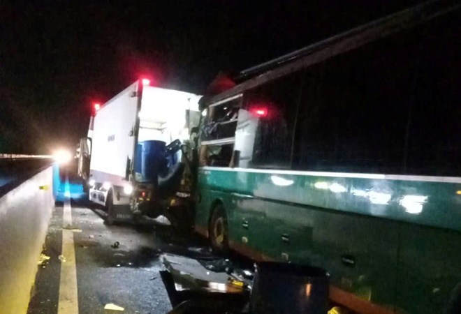 Scene of the accident on the Van Phong - Nha Trang expressway. Photo: Khanh Hoa