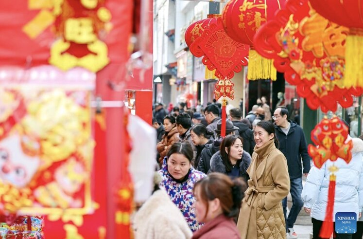 Dự đoán người tuổi Sửu độc thân có thể tìm thấy tình yêu thông qua các hoạt động xã hội. Ảnh: Xinhua