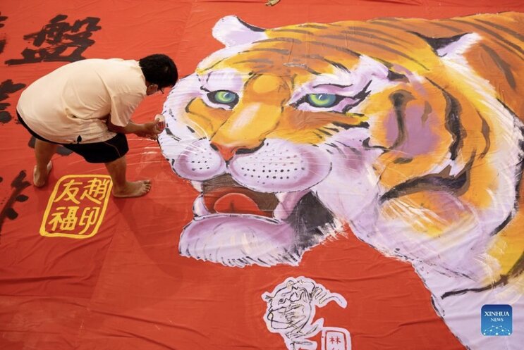 Dự đoán tài vận của người tuổi Dần ở mức trung bình, có thể phát sinh chi tiêu ngoài dự kiến. Ảnh: Xinhua 