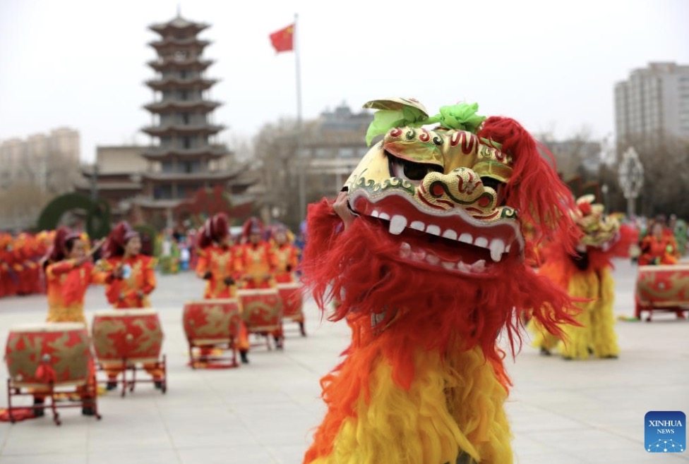 Prediction that people born in the year of the Cat will have a favorable year in the year of Binh Ngo 2026. Photo: Xinhua