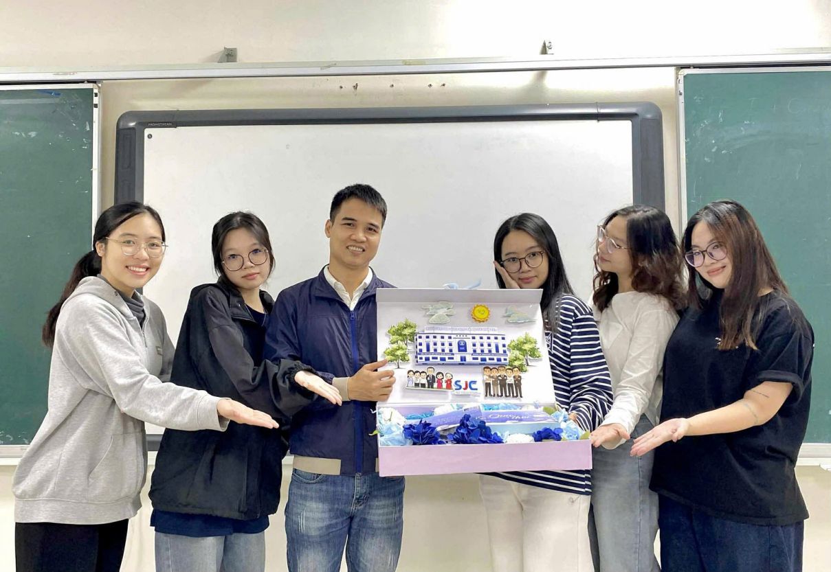 Journalism - media students in the digital age must have the ability to "multi-version" content. Photo: Dinh Hau